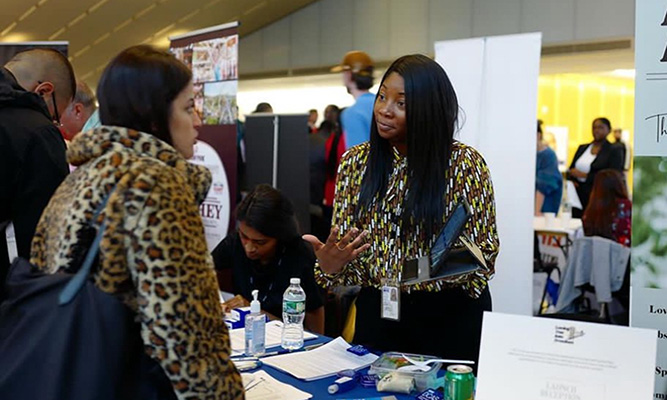 A student speaks to a recruiter at the Fall 2023 Career & Internship Fair