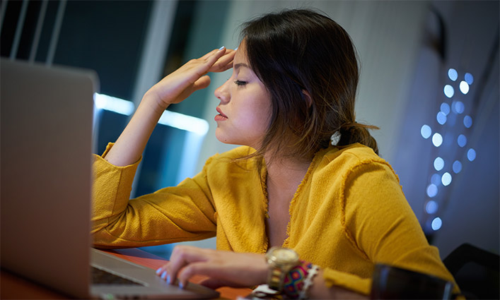 Woman looking stressed at the computer